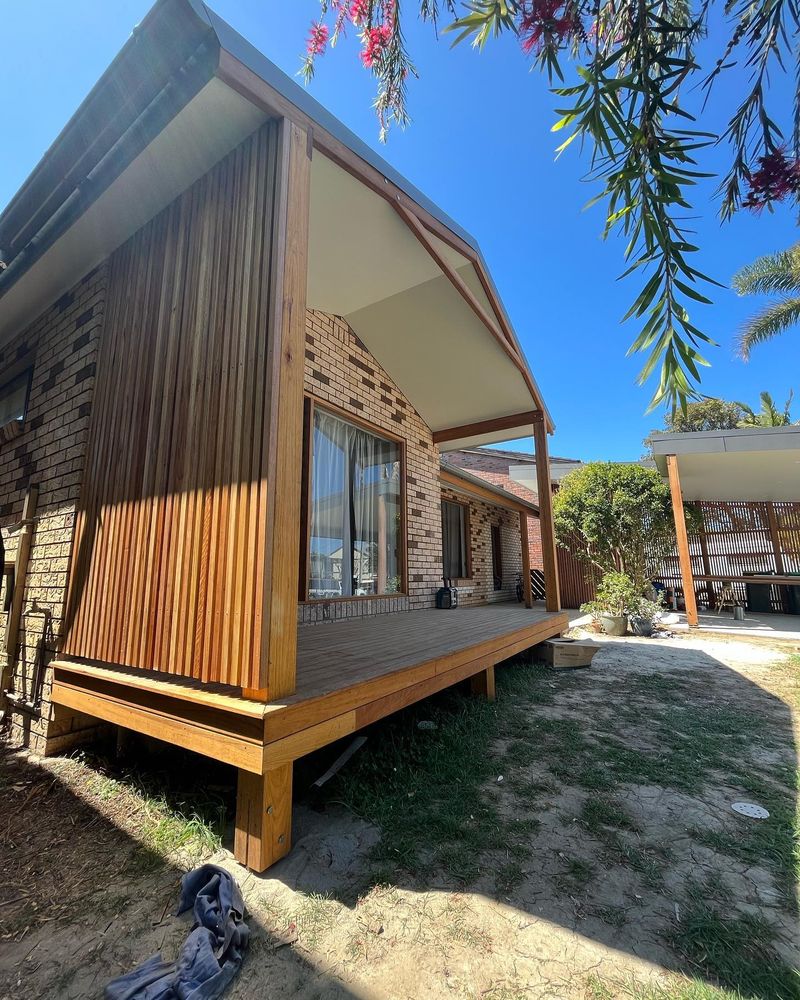 Vertical Blackbutt timber screening and a new timber deck on a brick house